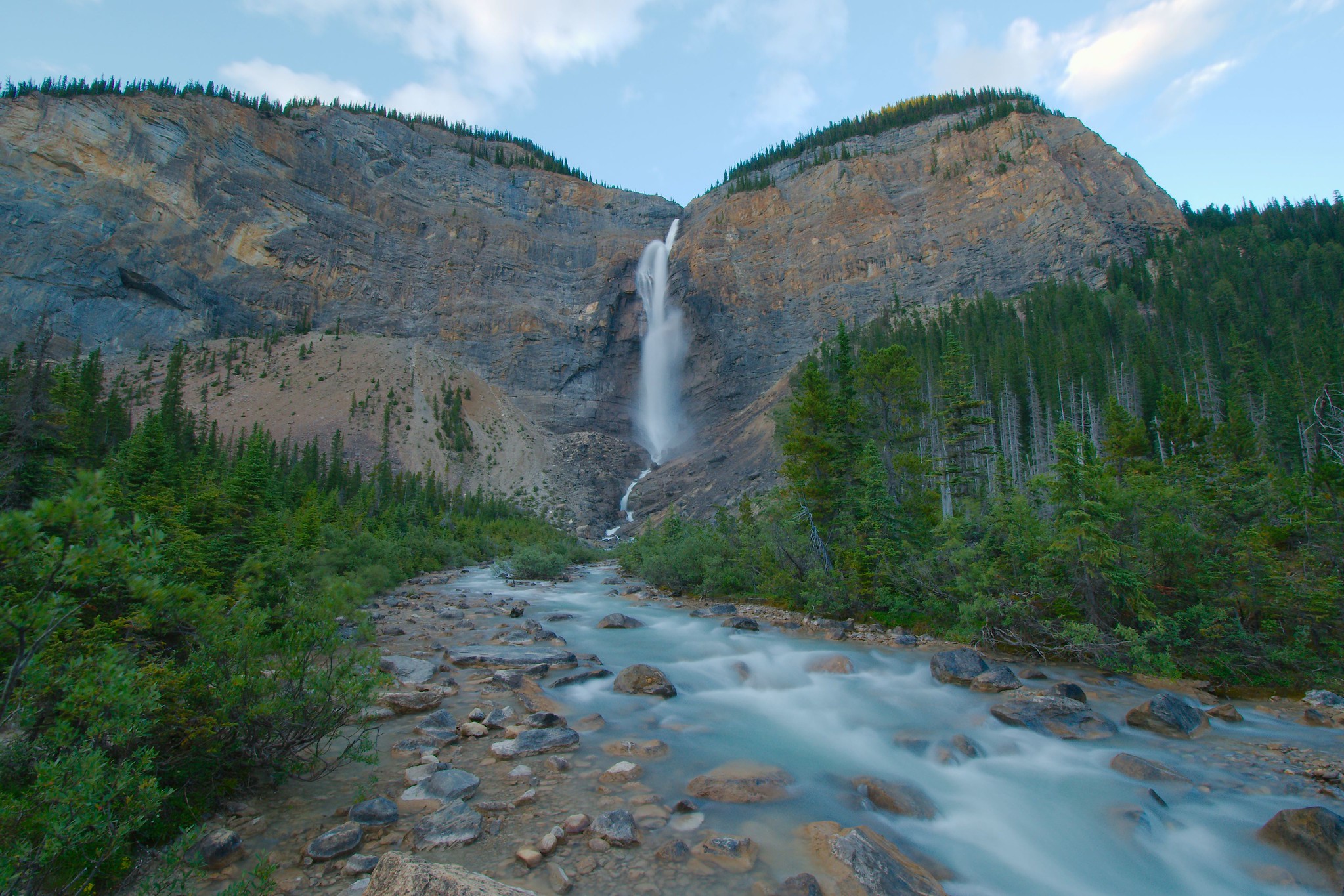 Rivers and waterfalls at Takakaw Falls