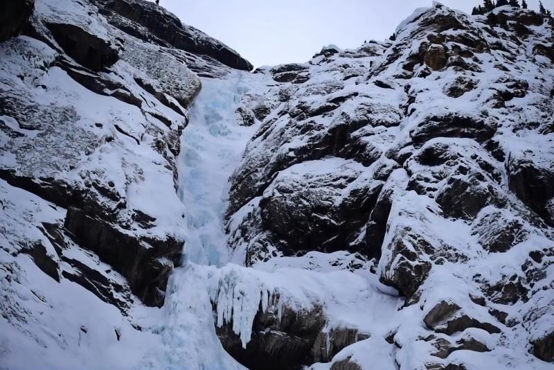 takakaw-fall-winter-ice