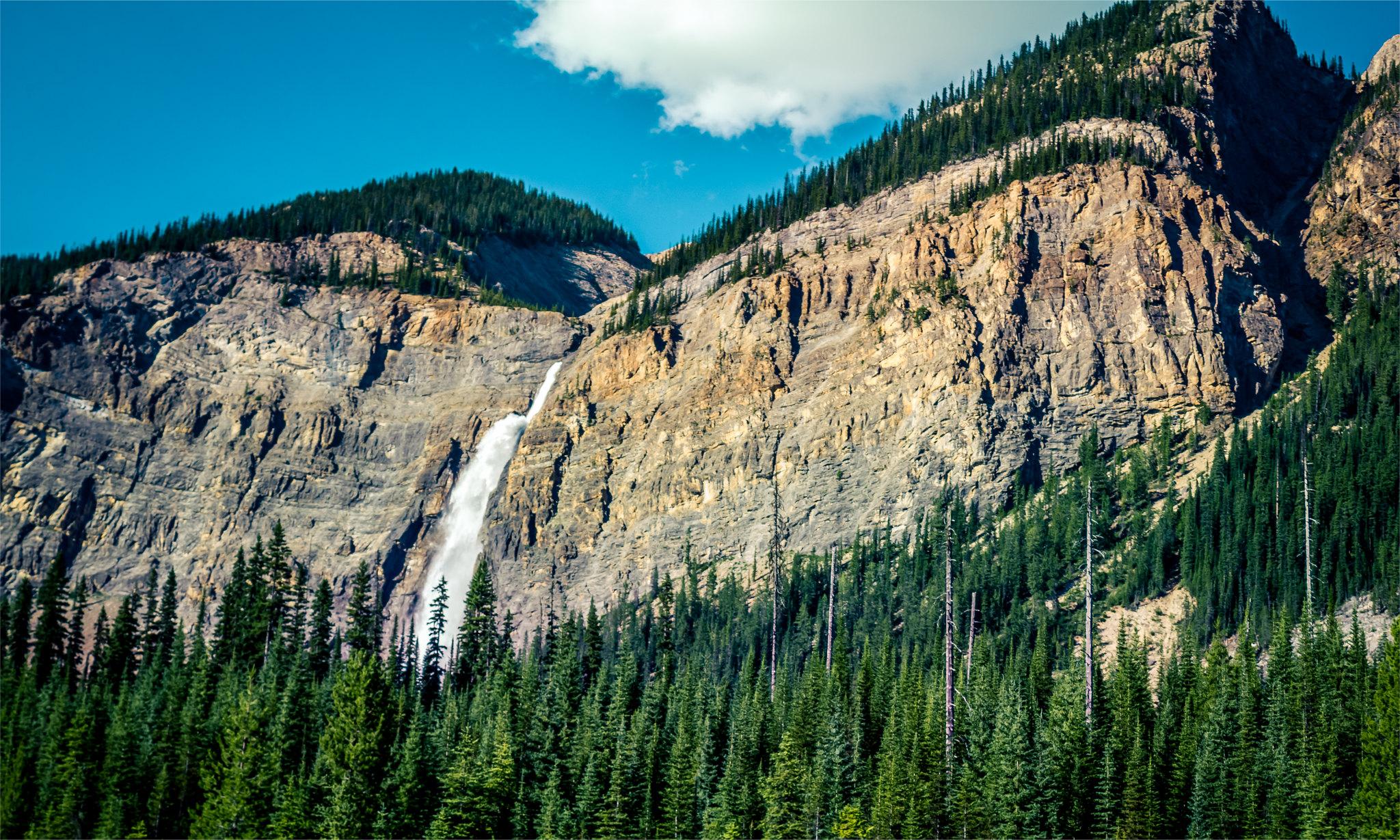 A photo shoot of Takawa Falls